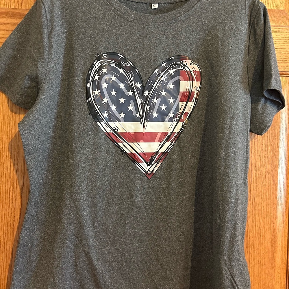 Gray Heart Graphic Short Sleeve Tee